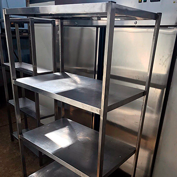 Демонтаж промышленных стеллажей из железа