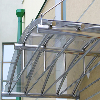 Сдавайте лом навеса и навесных изделий