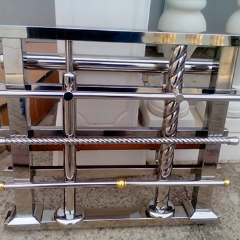 Старые декоративные изделя из низколегированной или лигированной или нержавейки стали